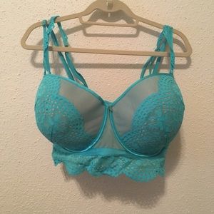 Cacique molded cup bra with gorgeous deatails